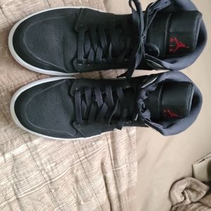 Nike airjordan 1 mid